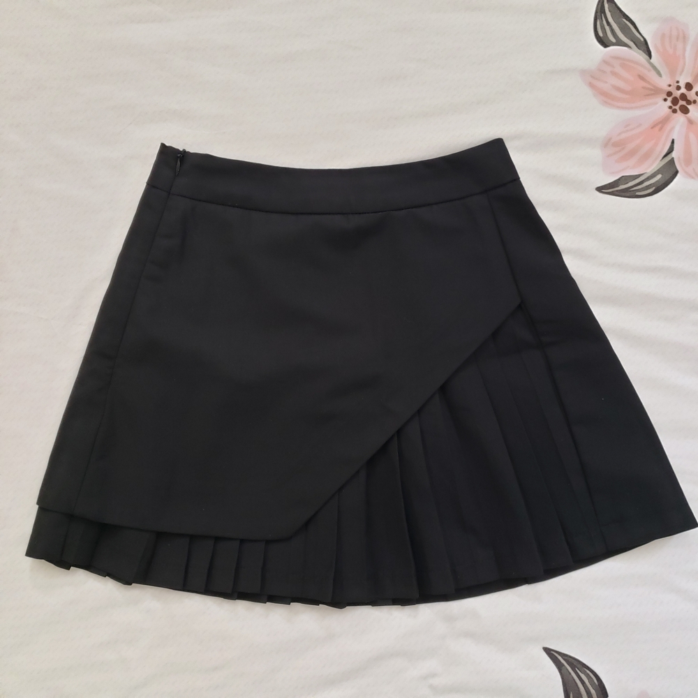 Elegant Black Pleated Skirt